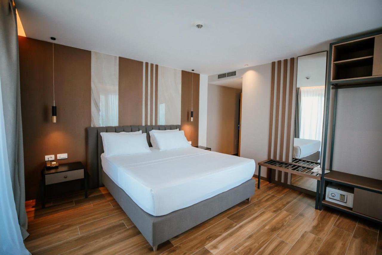 Klajdi & Hotell
