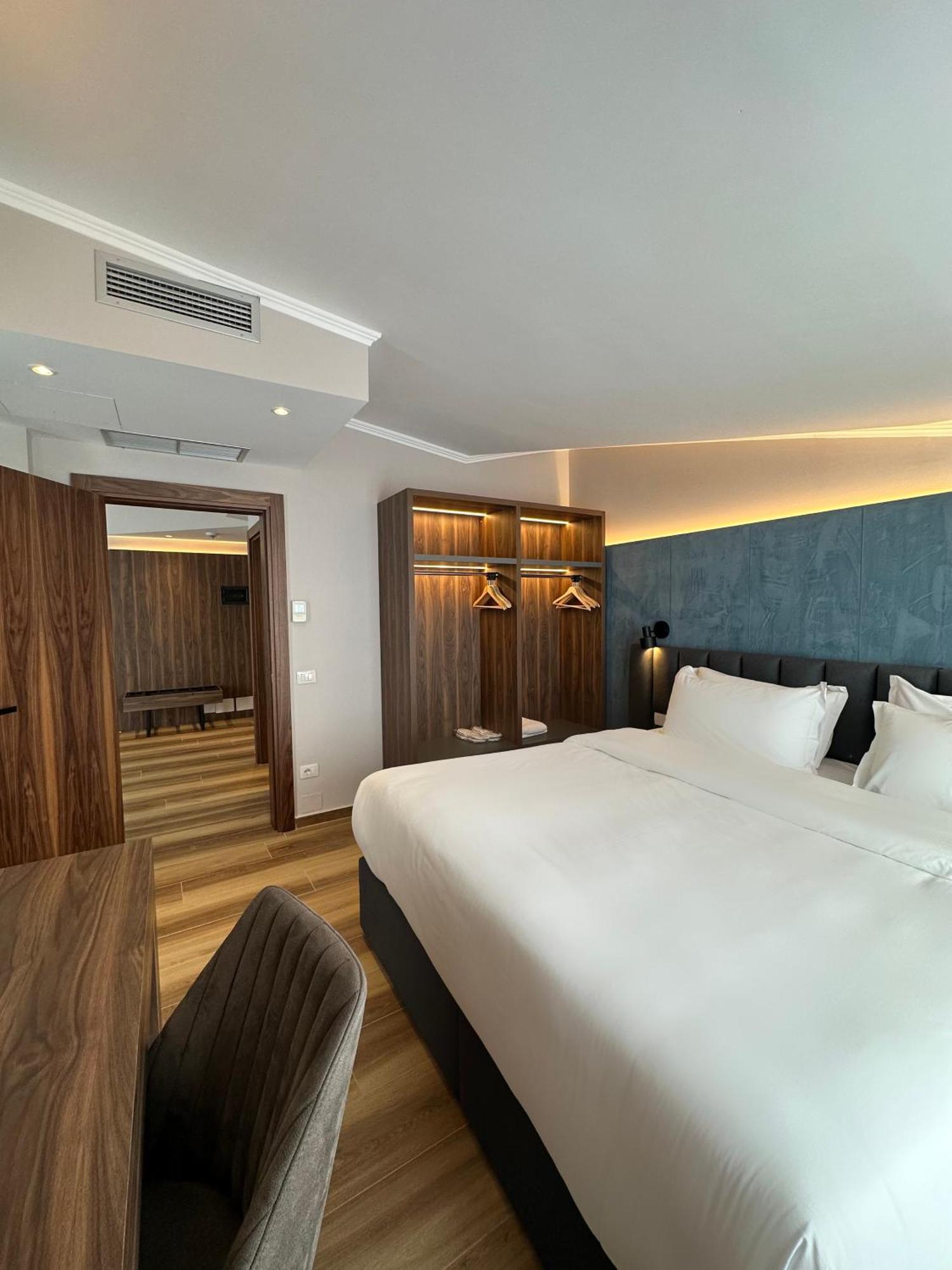 Klajdi & Hotell 5*