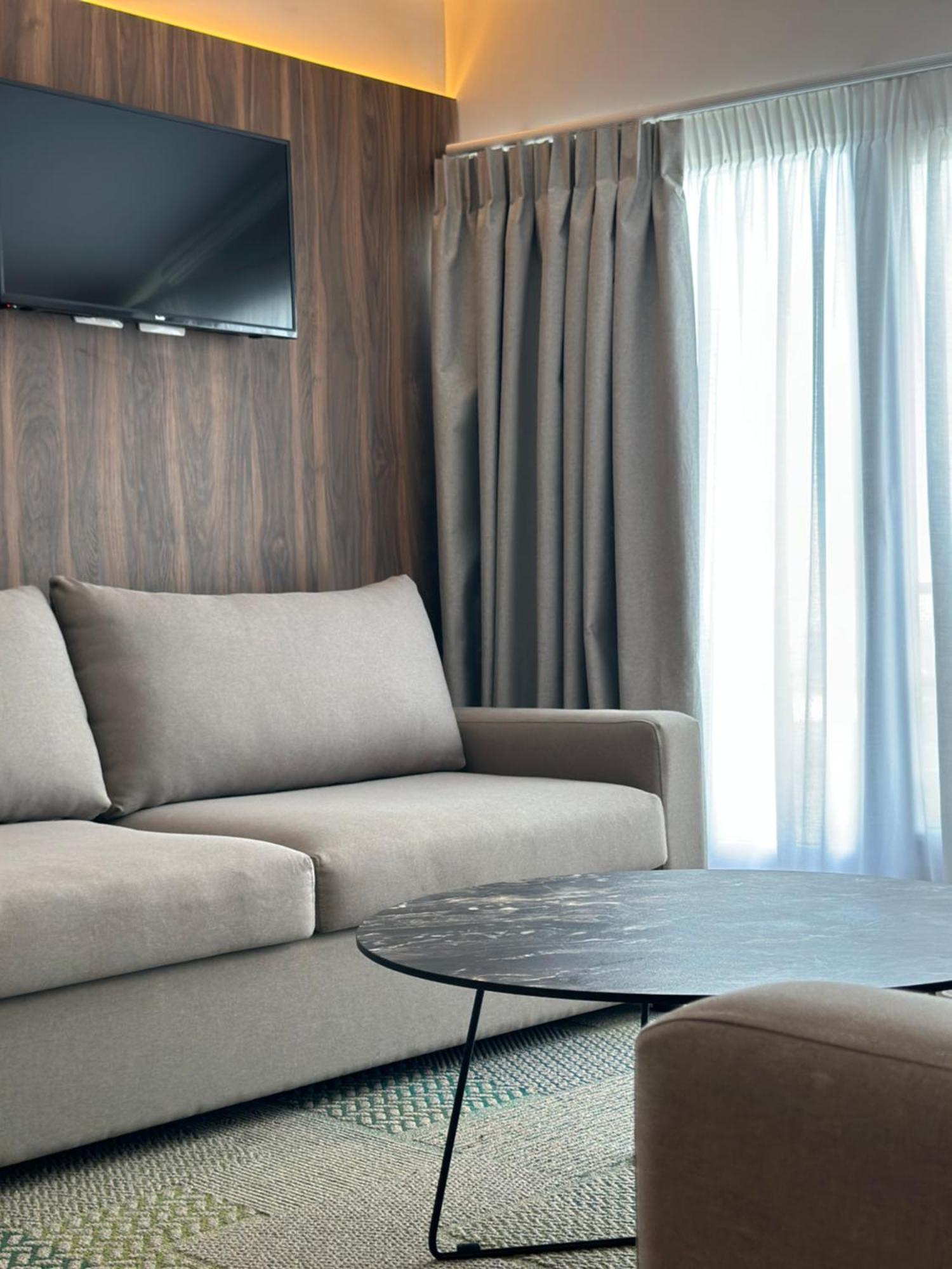 Klajdi & Hotell 5*