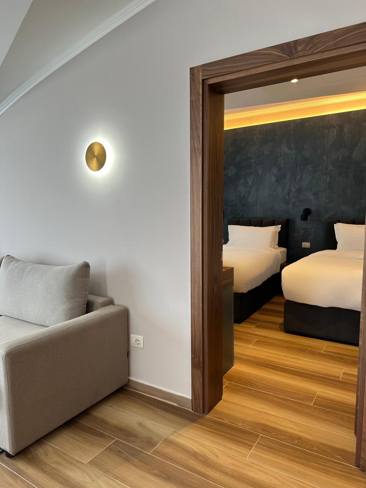 Hotell Klajdi & Golem (Tirana)