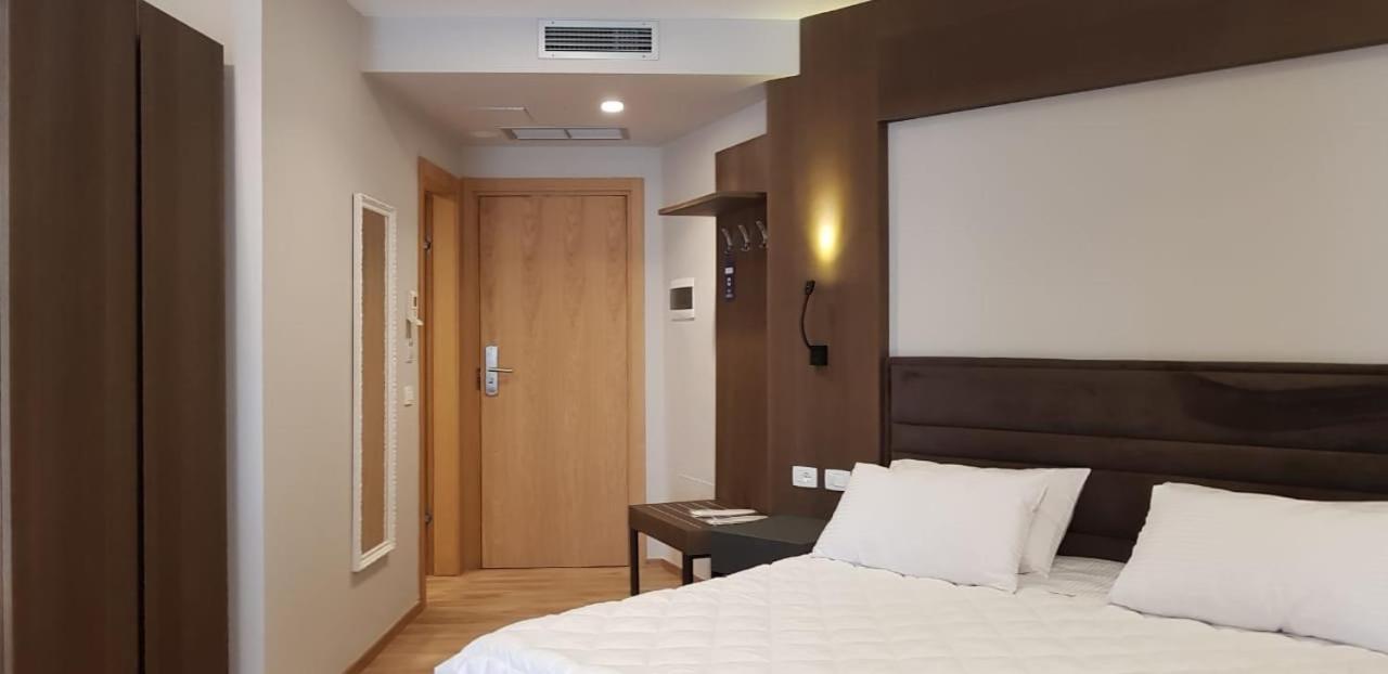 Klajdi & Hotell